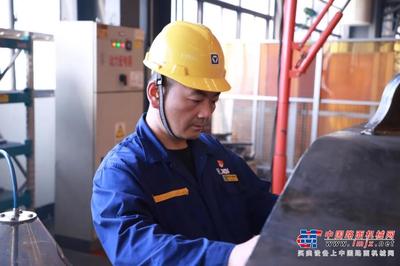 弧光飞舞，匠心闪耀——记徐工矿机焊接领域的“牛”人